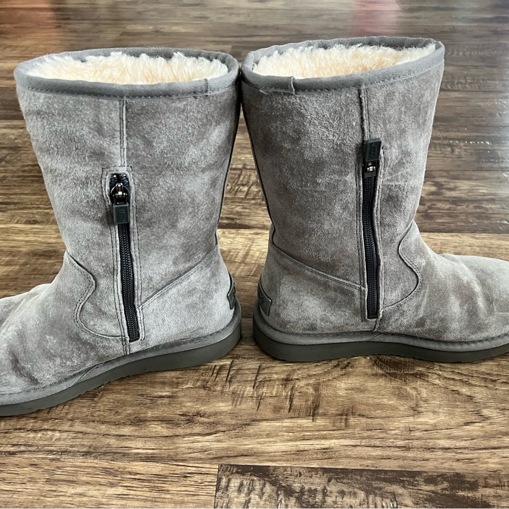 Uggs women’s 7 - Picture 3 of 4